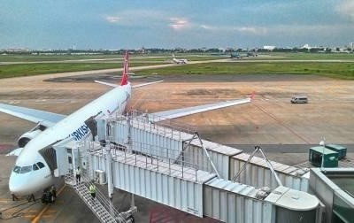 Sân bay Tân Sơn Nhất đang quá tải. Ảnh: MQ