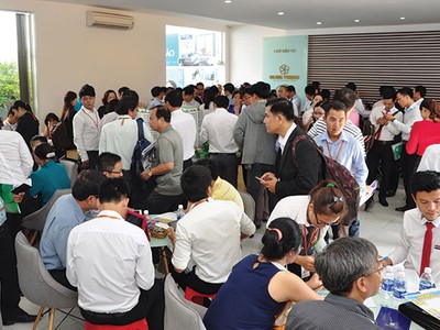 Các đợt mở bán của Hưng Thịnh, Novaland, hay Him Lam thời gian qua luôn thu hút rất nhiều khách hàng - Ảnh: Tăng Triển