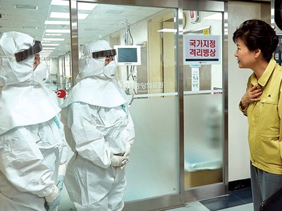 Tổng thống Hàn Quốc kiểm tra Trung tâm Y tế quốc gia chống dịch MERS, Hàn Quốc là điểm “nóng” của dịch bệnh