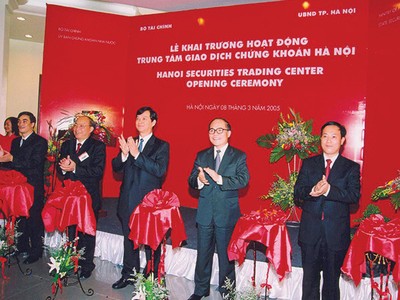 Trung tâm GDCK Hà Nội khai trương hoạt động ngày 8/3/2005