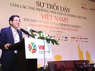 TS. Nguyễn Anh Tuấn, Tổng Biên tập Báo Đầu tư khai mạc Diễn đàn đầu tư VIF – diễn đàn tổ chức vào thời điểm TTCK Việt Nam chao đảo trước lo ngại về căng thẳng trên biển Đông, tháng 6/2014
