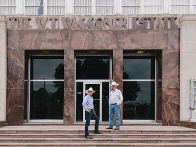 Mua một “quốc gia”, tại sao không!