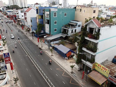 Nhiều căn nhà trong hẻm rộng tại TP. HCM có giá còn đắt hơn căn mặt đường - Ảnh: Lê Toàn