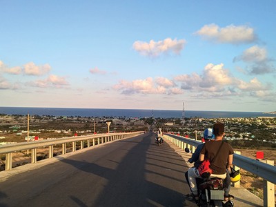 Ai đi mua đất, ai đi dạo chơi!?