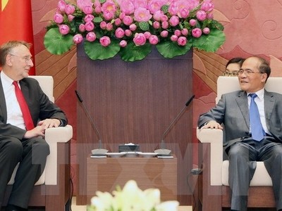 Chủ tịch Quốc hội Nguyễn Sinh Hùng tiếp Chủ tịch Ủy ban thương mại quốc tế của Nghị viện châu Âu Bernd Lange