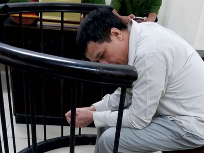 Để có tiền trả nợ, bị cáo đã tạo dựng thông tin về chương trình mua bán, hoán đổi khai thác kho tiền xu USD cổ