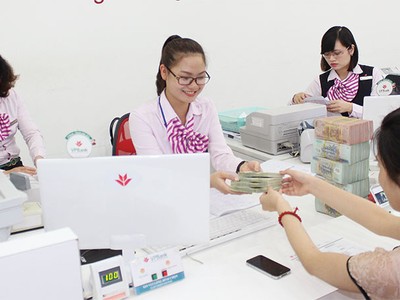 Sự niềm nở của nhân viên là một tiêu chí quan trọng để khách hàng lựa chọn ngân hàng