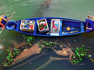 Tác phẩm Cho nguồn nước sạch giành giải nhất hạng mục Vệ sinh môi trường.