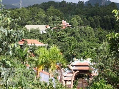 Dư luận đặt câu hỏi, vì sao các hộ dân này dám bỏ ra hàng trăm tỷ đồng để xây dựng một công trình mà không có cơ sở pháp lý nào để đảm bảo quyền sở hữu của họ