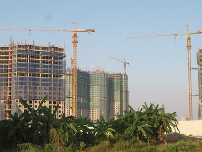 Dự án The Golden An Khánh với 3 tòa tháp cao từ 18 - 40 tầng dự kiến sẽ đón hàng trăm cư dân về sinh sông sẽ “ăn theo” hạ tầng xã hội của khu cư dân An Khánh.
ảnh: Trọng Tuyến