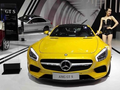 Siêu xe AMG GT S có trị giá 8,25 tỉ đồng đã giành giải thưởng “Xe tuyệt vời nhất dành cho người lái 2015” của tạp chí uy tín Motor Trend