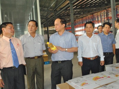 Thứ trưởng Bộ Nông nghiệp và Phát triển nông thôn Vũ Văn Tám đánh giá cao đóng góp của sản phẩm dầu cá Ranee trong việc nâng cao chuỗi giá trị cho cá tra Việt Nam
