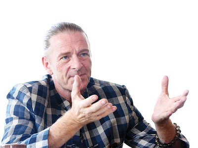 Ông Dominic Scriven