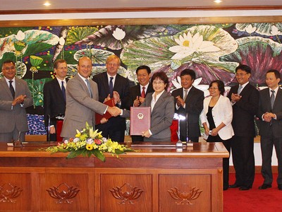 Trong nỗ lực cải tiến chất lượng dịch vụ, năm 2013, VSD và Standard Chartered ký Biên bản hợp tác dịch vụ đại lý chuyển nhượng cho quỹ mở