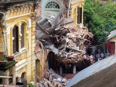 Hiện trường sự cố sập nhà biệt thự cũ tại nhà số 107 Trần Hưng Đạo