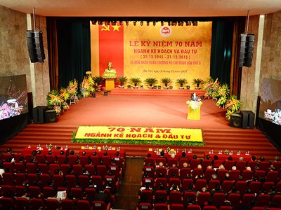 Sáng 9/12/2015, ngành Kế hoạch và Đầu tư đã tổ chức kỷ niệm 70 năm ngày truyền thống và đón nhận Huân chương Hồ Chí Minh lần thứ II - Ảnh: Dũng Minh