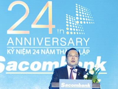 Đại diện Sacombank - ông Phan Huy Khang, Phó chủ tịch HĐQT kiêm Tổng giám đốc - phát biểu mở đầu buổi lễ kỷ niệm 24 năm ngày thành lập