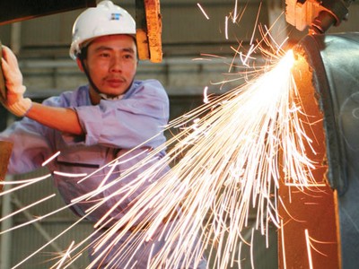 Động lực tăng trưởng chủ yếu của năm 2015 đến từ sự phục hồi và tăng trưởng cao của sản xuất công nghiệp. Ảnh: Lê Toàn