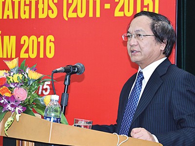 Ông Vũ Tá Tùng phát biểu tại ĐHCĐ lần đầu năm 2016 của Công ty Vận tải đường sắt Hà Nội