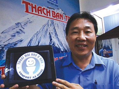 Ông Nguyễn Hồng Sơn, Chủ tịch HĐQT kiêm Giám đốc Công ty cổ phần Thạch Bàn miền Trung, Phó ban thường trực Dự án Xã hội hoá nhà vệ sinh cộng đồng "Thoải mái như ở nhà"