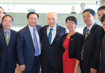 GS-TS. Vương Đình Huệ đến chào xã giao nguyên Tổng thống Israel Shimon Peres nhân chuyến làm việc tại Israel tháng 6/2015

