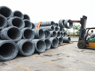 Việc áp dụng biện pháp tự vệ đối với một số mặt hàng phôi thép và thép dài nhập khẩu đang có 2 quan điểm trái chiều (ảnh minh họa, nguồn Internet)