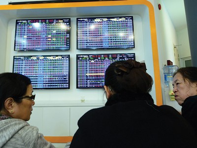 Khối ngoại mua ròng tích cực ở các mã blue-chips và đóng vai trò hỗ trợ thị trường