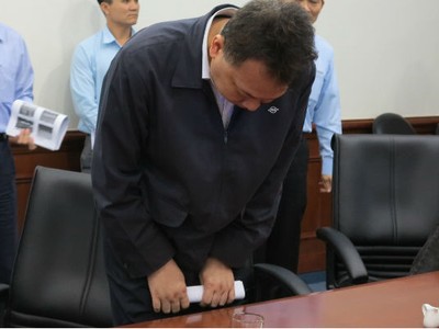 Ông Chu Xuân Phàm cúi đầu xin lỗi nhân dân Việt Nam vì phát ngôn gây sốc