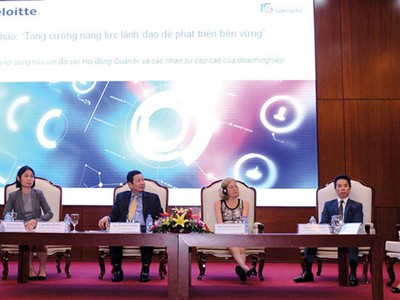 Bà Hà Thu Thanh, Chủ tịch HĐTV Deloitte Việt Nam (ngoài cùng bên phải) phát biểu tại một sự kiện do Deloitte phối hợp với HOSE tổ chức