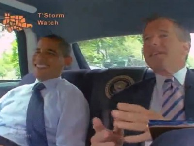 Một cảnh quay về tổng thống Obama trong limousine.