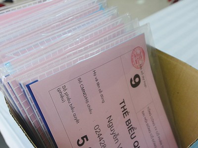 Cổ đông có quyền  xem xét, tra cứu, trích lục toàn bộ thông tin trong danh sách cổ đông, bao gồm cả cổ đông khác