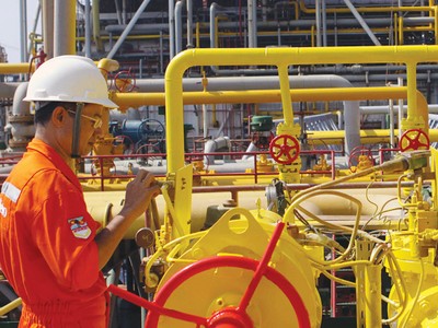 Giá dầu mất mốc 50 USD/thùng, doanh nghiệp dầu khí lo vỡ kế hoạch