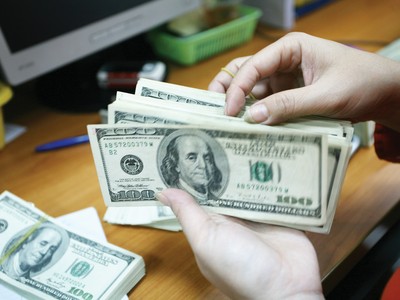 Áp lực tỷ giá trước động thái của Fed 