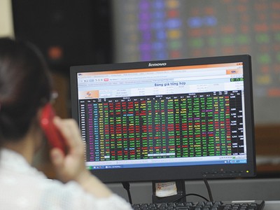 Nhiều công ty đại chúng chây ỳ lên sàn bởi có “khoảng trống” trong chế tài xử lý các trường hợp vi phạm