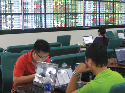 Cchênh lệch giữa giá vàng trong nước với giá thế giới tăng liên tục, đến nay đã gần 3 triệu/lượng