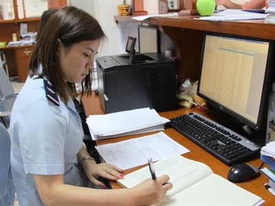 Hiện nay trên hệ thống kế toán tập trung của cơ quan Hải quan có những khoản thuế GTGT nộp thừa khâu NK của các tờ khai trước năm 2014. Ảnh: T.Trang.