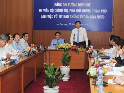 Phát triển TTCK được Chính phủ đặt ra như một nhiệm vụ quan trọng của nền kinh tế