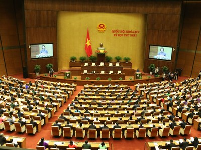 Hôm nay Quốc hội thảo luận ở hội trường về tình hình thực hiện kế hoạch phát triển kinh tế-xã hội và ngân sách nhà nước 6 tháng đầu năm 2016, các giải pháp thực hiện kế hoạch phát triển kinh tế-xã hội và ngân sách nhà nước 6 tháng cuối năm 2016.