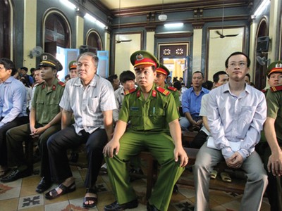 4.500 tỷ đồng tăng vốn cho VNCB (từ 3.000 tỷ đồng 
lên 7.500 tỷ đồng) là tiền đi vay từ các ngân hàng khác