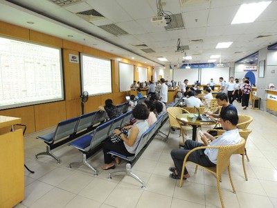 Một điểm vướng mắc khác khá phức tạp là trên thị trường chứng khoán, hoạt động mua, bán cổ phiếu diễn ra hàng giờ, hàng ngày, dẫn đến tỷ lệ sở hữu của bên nước ngoài biến động thường xuyên