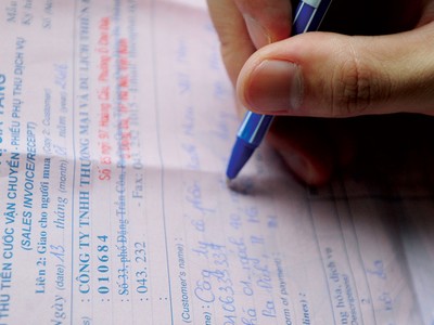 Luật pháp về thuế cho phép doanh nghiệp có thể dùng 1 trong 3 loại hóa đơn là hóa đơn đặt in, hóa đơn tự in và hóa đơn điện tử