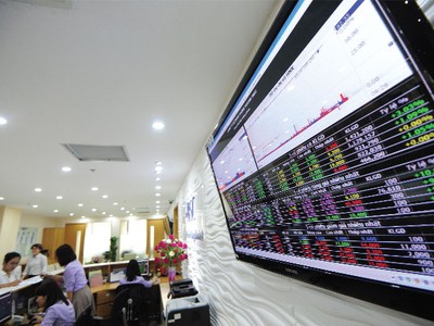 Tìm cơ hội trên thị trường chứng khoán tháng 11