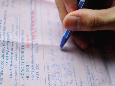 Sự việc được các cổ đông của Comael phát giác khi Cục Thuế Hà Nội có thông báo yêu cầu Công ty loại bỏ một số lượng lớn hóa đơn giá trị gia tăng