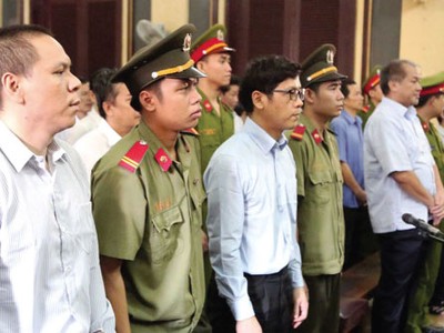 Bị cáo Phạm Công Danh và các đồng phạm trong vụ đại án Ngân hàng Xây dựng tại tòa.