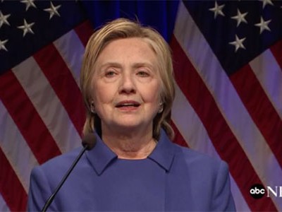 Bà Clinton phát biểu tại một sự kiện của Quỹ Bảo vệ Trẻ em (CDF) ở thủ đô Washington, Mỹ, tối 16/11. Ảnh: ABC News