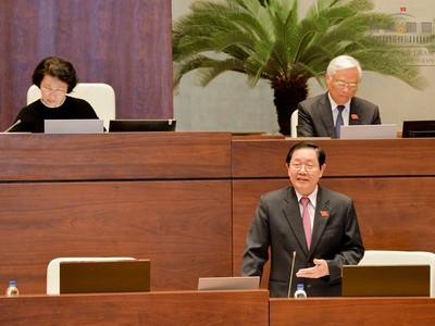 Bộ trưởng Lê Vĩnh Tân trả lời chất vấn trước Quốc hội.