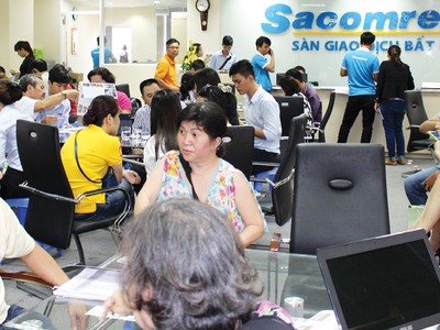 Sàn giao dịch bất động sản của SCR luôn tấp nập khách giao dịch