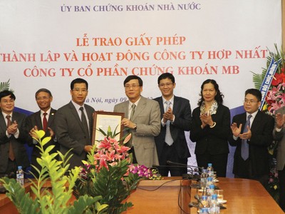 Ngày 9/12/2013, MBS chính thức nhận được giấy phép thành lập của UBCK trên cơ sở hợp nhất giữa Công ty cổ phần Chứng khoán MB (MBS) và Công ty Chứng khoán VIT (VITS)