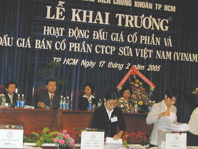 Vinamilk là doanh nghiệp điển hình thành công sau cổ phần hóa và đưa cổ phiếu lên niêm yết trên TTCK 