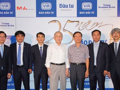 20 năm qua, Báo Đầu tư luôn đồng hành cùng UBCK trong nỗ lực thúc đẩy TTCK phát triển ngày càng minh bạch. (Trong ảnh: Nguyên Chủ tịch UBCK Lê Văn Châu tại Lễ kỷ niệm 25 năm thành lập Báo Đầu tư).